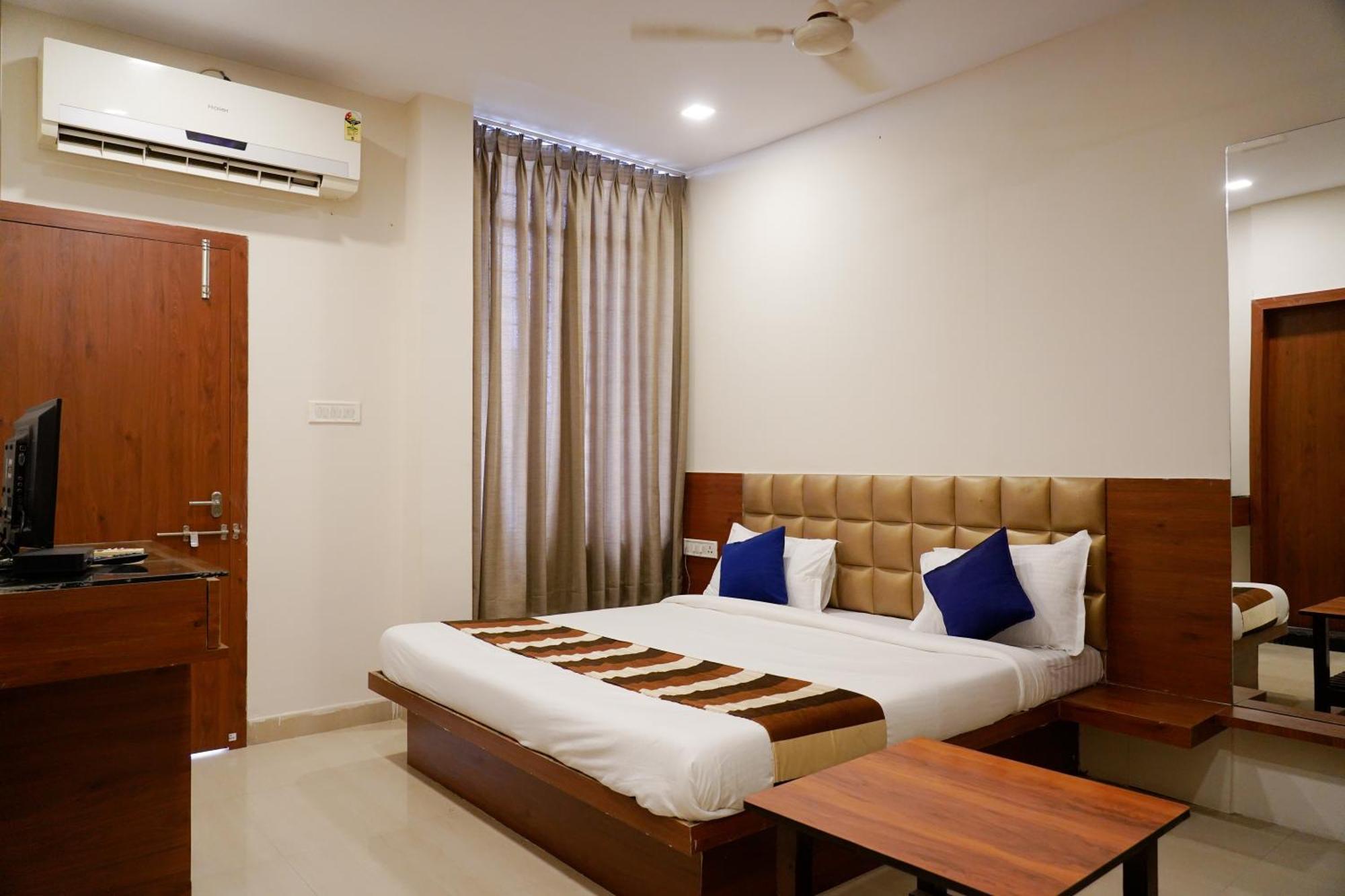 Hotel Suryodaya Ujjain Exterior foto